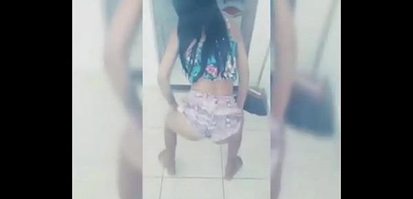  novinha da favela dança pelada no chuveiro